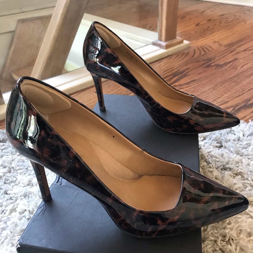 Banana Republic women’s heels, size 7, patent tortoise print